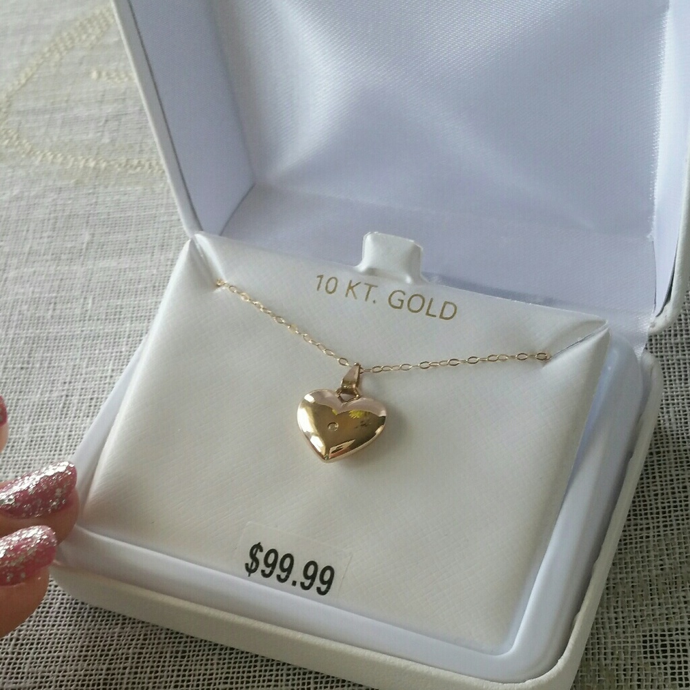 😍10k gold necklace 😍 SUBMIT YOUR OFFER